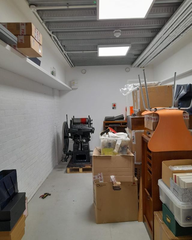 New studio!
Exciting and exhausting times.

#artiststudio #letterpressprinting #letterpress #printingpress #newbeginnings #newstudiospace